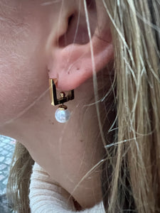 Stasia pearl earring